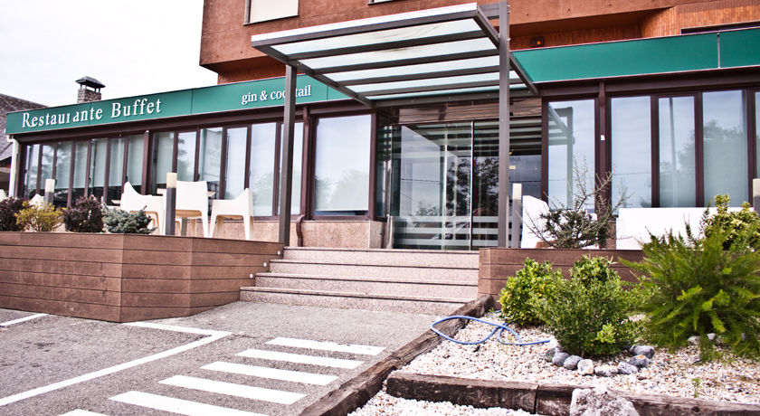 Hotel Corona De Galicia Valga Exteriör bild